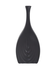 Load image into Gallery viewer, Black Onion Short Vase