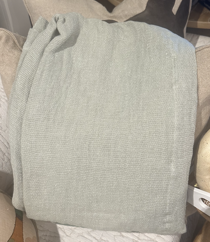 Maria Leaf  50x70 Throw
