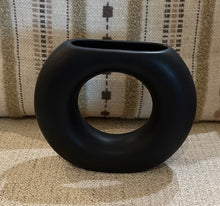 Load image into Gallery viewer, Cer, 5&quot; Donut Vase, Black
