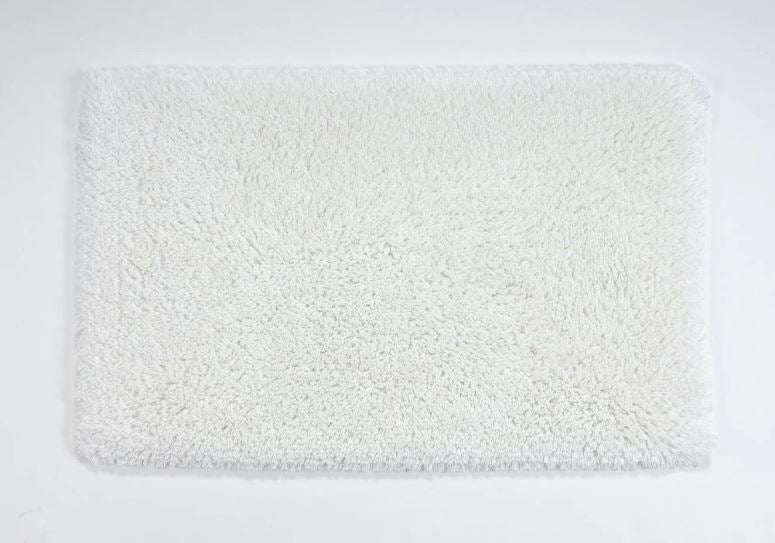 Thick Luxurious bathmat. Luxury plush rug. White bathroom rug. Comfortable bathmat. 